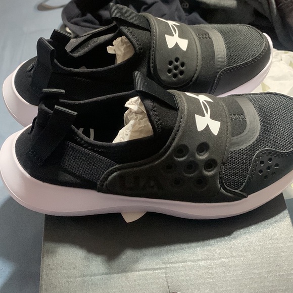 Under armour walking shoes - Picture 4 of 5